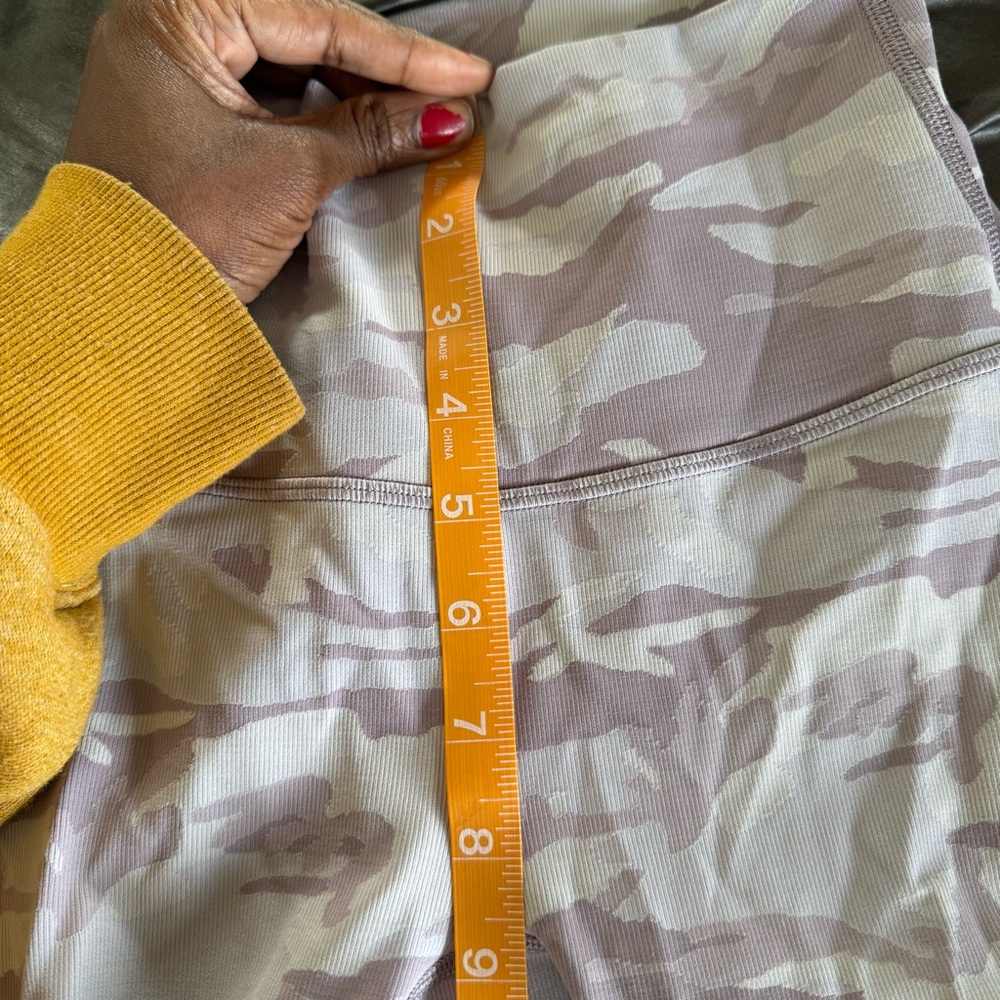 Lululemon wunder under purple camo leggings size 2 28” tights - Picture 10 of 11